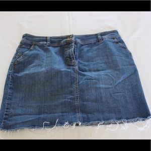 CUTE DENIM SKIRT W/ UNFINISHED EDGES